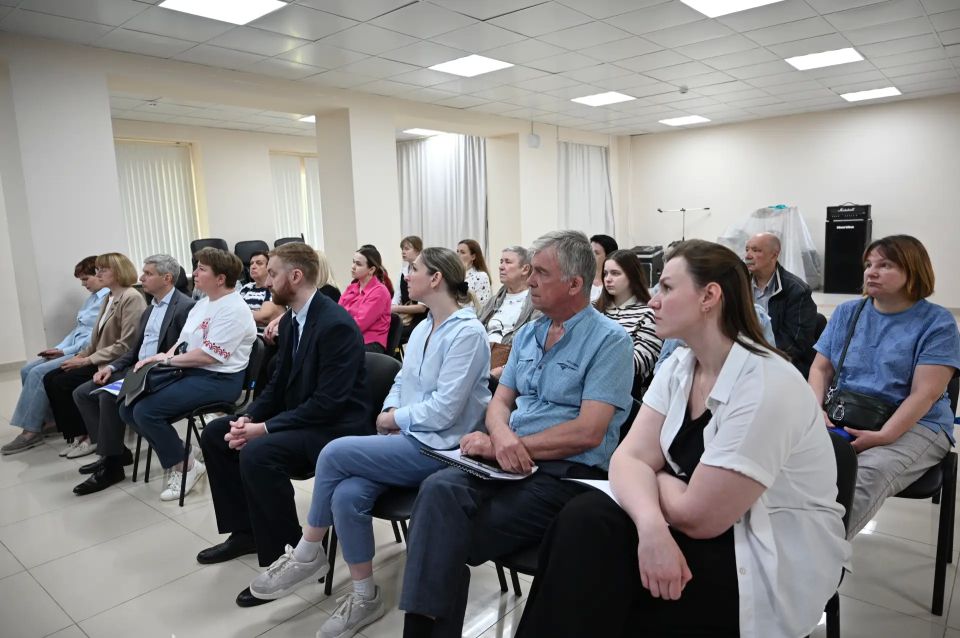 Депутат Мособлдумы Олег Жолобов провёл отчёт перед жителями Раменского округа в культурно-досуговом центре «Гжельский» Депутат Мособлдумы Олег Жолобов провёл отчёт перед жителями Раменского округа в культурно-досуговом центре «Гжельский»