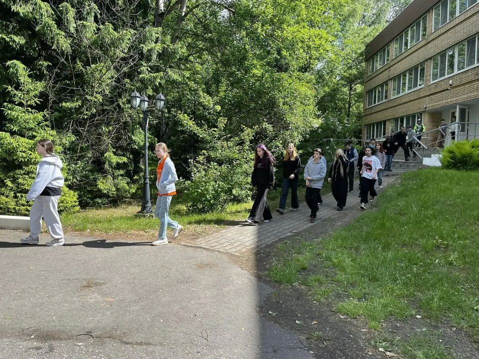 Эвакуацию при пожаре отработали в детском оздоровительном лагере «Мир на озере» Эвакуацию при пожаре отработали в детском оздоровительном лагере «Мир на озере»