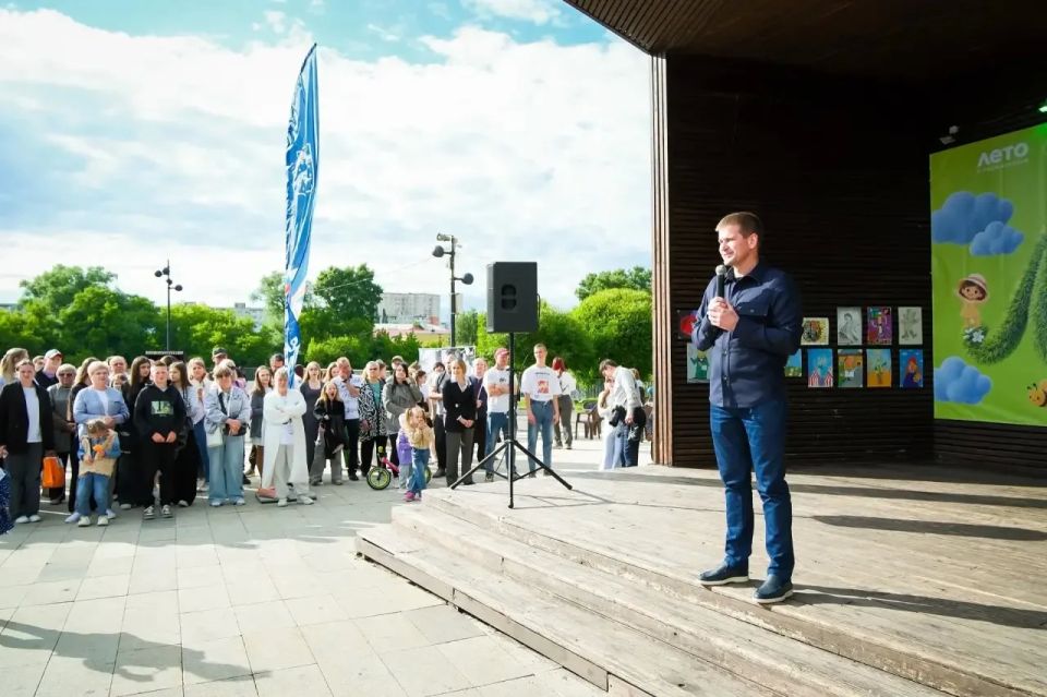 Руслан Заголовацкий: По доброй традиции вместе с депутатом Госдумы, членом фракции Единая Россия Геннадием Паниным и депутатом Мособлдумы Эдуардом Живцовым в Парке 30-летия Победы чествуем лучших ребят Орехово-Зуевского... Руслан Заголовацкий: По доброй традиции вместе с депутатом Госдумы, членом фракции Единая Россия Геннадием Паниным и депутатом Мособлдумы Эдуардом Живцовым в Парке 30-летия Победы чествуем лучших ребят Орехово-Зуевского...