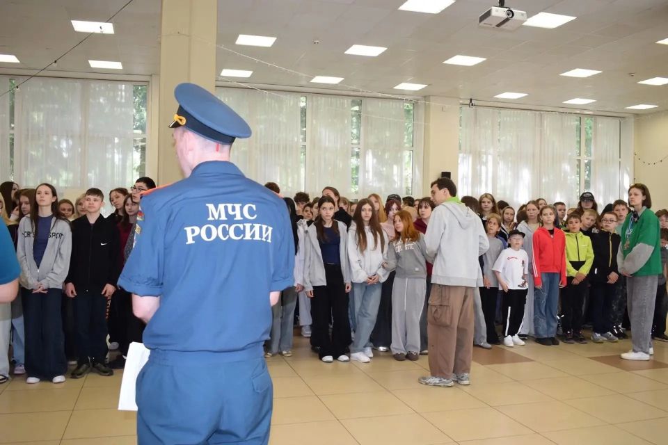 Эвакуацию при пожаре отработали в детском оздоровительном лагере «Мир на озере» Эвакуацию при пожаре отработали в детском оздоровительном лагере «Мир на озере»