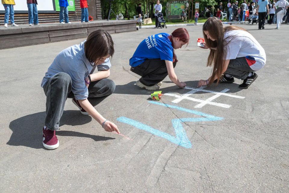 Сотни жителей Реутова присоединились к празднованию Международного дня защиты детей Сотни жителей Реутова присоединились к празднованию Международного дня защиты детей