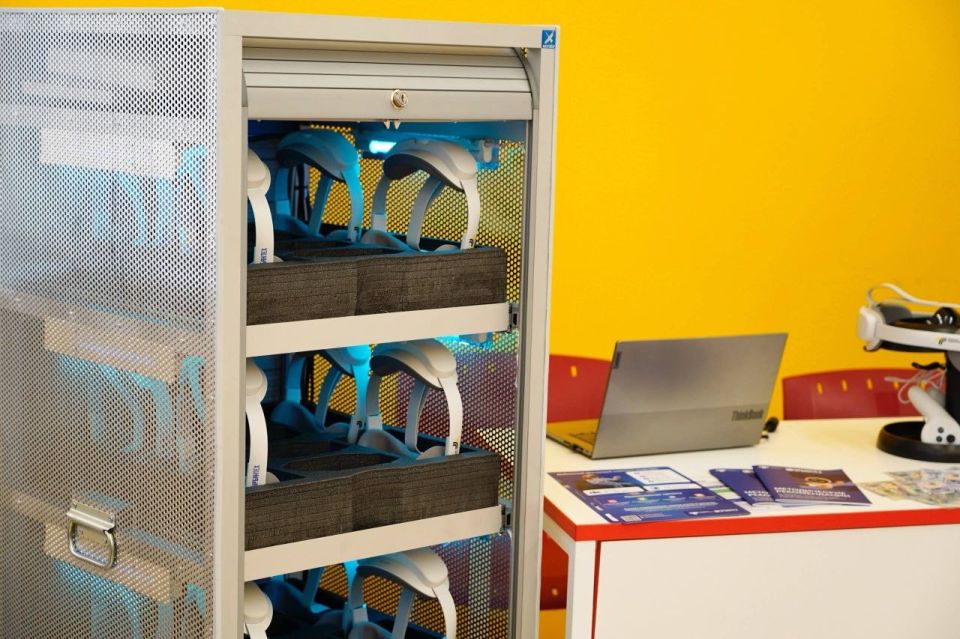 Григорий Артамонов: В Международный день защиты детей в Подольске состоялось важное событие: в гимназии имени Подольских курсантов совместно с компанией «Урбантех» прошли занятия на VR-платформе «Мир безопасных дорог» Григорий Артамонов: В Международный день защиты детей в Подольске состоялось важное событие: в гимназии имени Подольских курсантов совместно с компанией «Урбантех» прошли занятия на VR-платформе «Мир безопасных дорог»