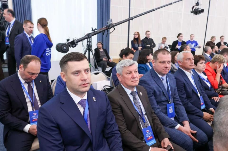 Григорий Артамонов: Вместе с коллегами принял участие в масштабном отчётном форуме партии «Единая Россия» в Красногорске Григорий Артамонов: Вместе с коллегами принял участие в масштабном отчётном форуме партии «Единая Россия» в Красногорске