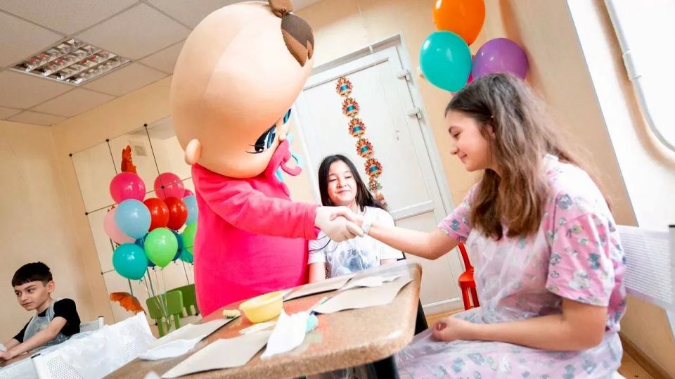 В детской больнице Люберец юные пациенты сделали куклы-обереги в День защиты детей В детской больнице Люберец юные пациенты сделали куклы-обереги в День защиты детей