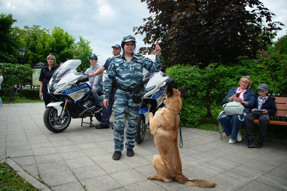 В сквере имени В. А. Зайцева состоялся большой интерактивный фестиваль «Город профессий», который позволил детям и подросткам на несколько часов погрузиться в мир взрослых В сквере имени В. А. Зайцева состоялся большой интерактивный фестиваль «Город профессий», который позволил детям и подросткам на несколько часов погрузиться в мир взрослых