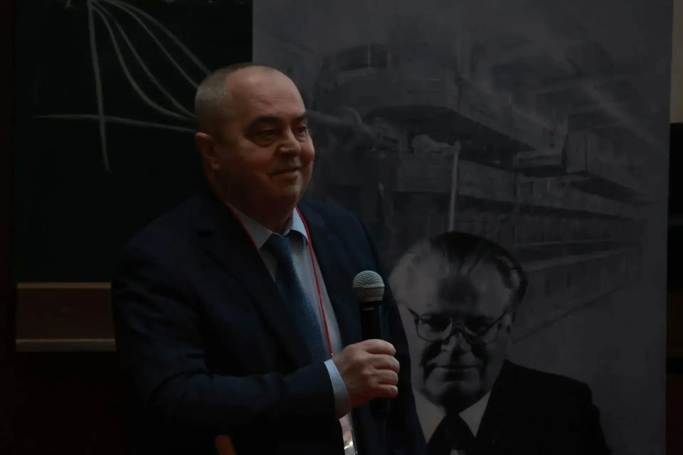 В Серпухове стартовала ежегодная конференция по фундаментальной физике, которая проходит в ИФВЭ им. А.А. Логунова (НИЦ «Курчатовский институт») В Серпухове стартовала ежегодная конференция по фундаментальной физике, которая проходит в ИФВЭ им. А.А. Логунова (НИЦ «Курчатовский институт»)