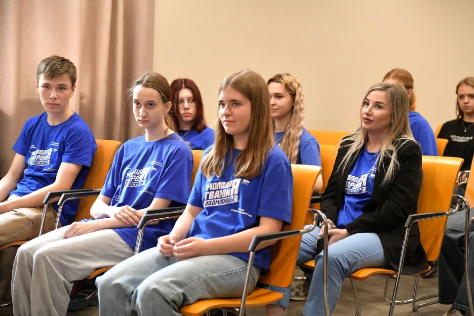Денис Кравченко обсудил с молодогвардейцами Дмитрова будущие проекты и новое молодёжное пространство Денис Кравченко обсудил с молодогвардейцами Дмитрова будущие проекты и новое молодёжное пространство