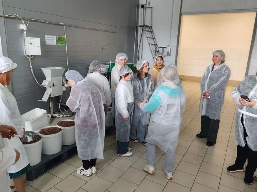 Семьи участников СВО из Солнечногорска посетили кондитерскую фабрику «Сириус» Семьи участников СВО из Солнечногорска посетили кондитерскую фабрику «Сириус»