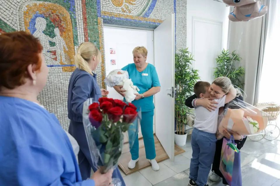 Трогательная выписка супруги участника СВО прошла в Подольске Трогательная выписка супруги участника СВО прошла в Подольске