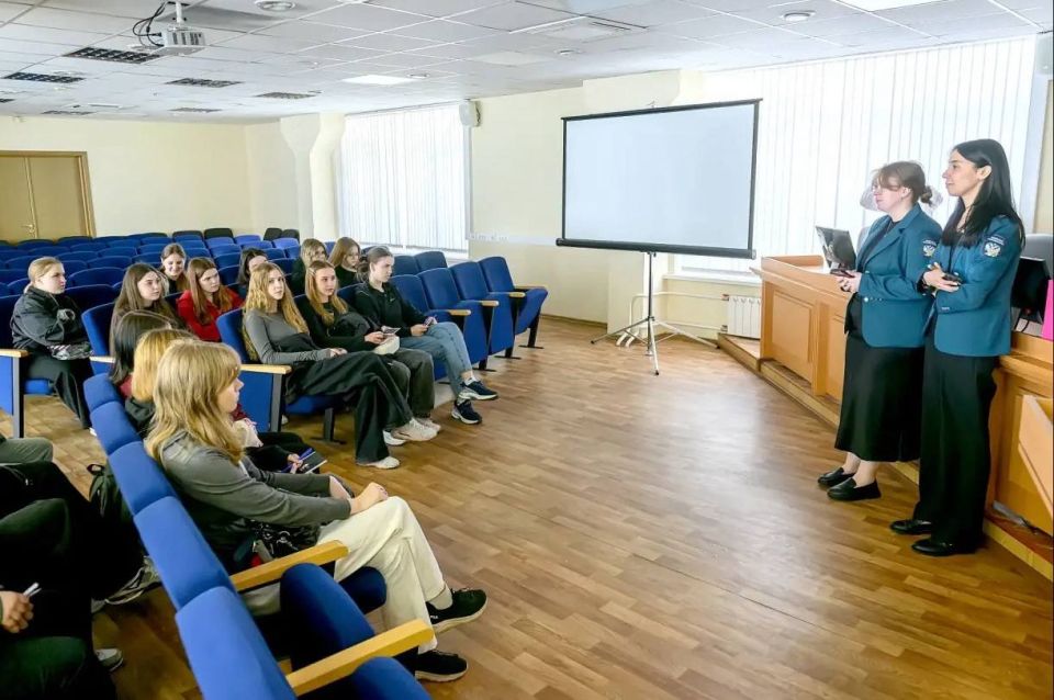 Подольскую молодёжь познакомили с работой налоговой службы округа Подольскую молодёжь познакомили с работой налоговой службы округа