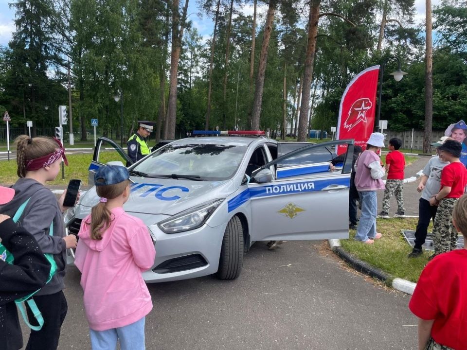 коллектив Центра допризывной подготовки молодёжи совместно с Ногинским центром культуры и творчества «Глухово» организовал мероприятие для детей из пришкольных лагерей центров образования №5, 9, 10 и 21. В программе приняли... коллектив Центра допризывной подготовки молодёжи совместно с Ногинским центром культуры и творчества «Глухово» организовал мероприятие для детей из пришкольных лагерей центров образования №5, 9, 10 и 21. В программе приняли...