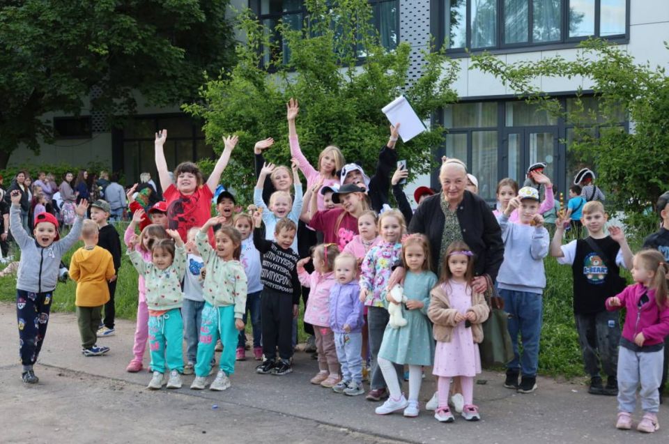 В ДК «Металлург» для юных жителей округа состоялась программа «Праздник счастливого детства» В ДК «Металлург» для юных жителей округа состоялась программа «Праздник счастливого детства»