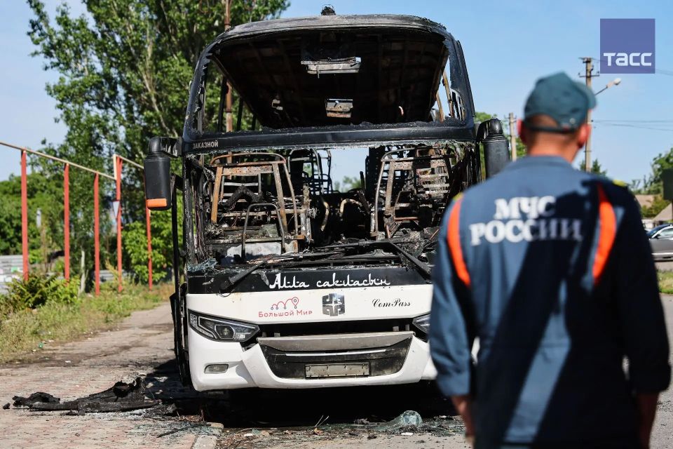 До 8 человек увеличилось число погибших после удара по рейсовому автобусу в ДНР, их тела еще не опознаны, эта работа ведется, заявил глава республики Денис Пушилин До 8 человек увеличилось число погибших после удара по рейсовому автобусу в ДНР, их тела еще не опознаны, эта работа ведется, заявил глава республики Денис Пушилин