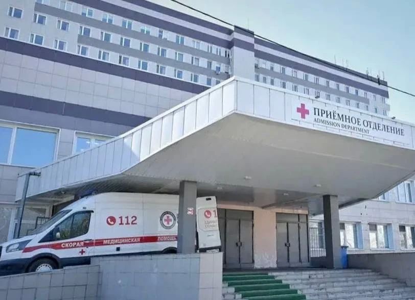 Врачи в Красногорске спасли мужчину, случайно выпившего уксус вместо воды