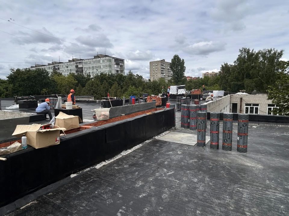 Кровля детского сада гимназии №17 в Королёве готова на 70 процентов Кровля детского сада гимназии №17 в Королёве готова на 70 процентов