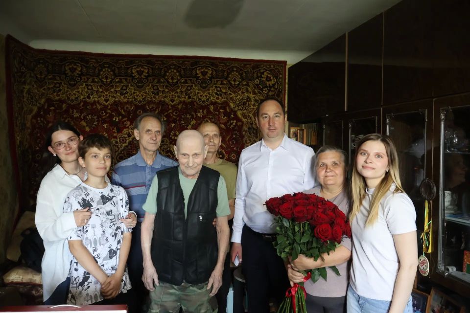 Сергей Мужальских: Сегодня навестил ветерана Великой Отечественной войны, труженика тыла Вадима Борисовича Счётчикова, который отметил свой 95-летний юбилей Сергей Мужальских: Сегодня навестил ветерана Великой Отечественной войны, труженика тыла Вадима Борисовича Счётчикова, который отметил свой 95-летний юбилей