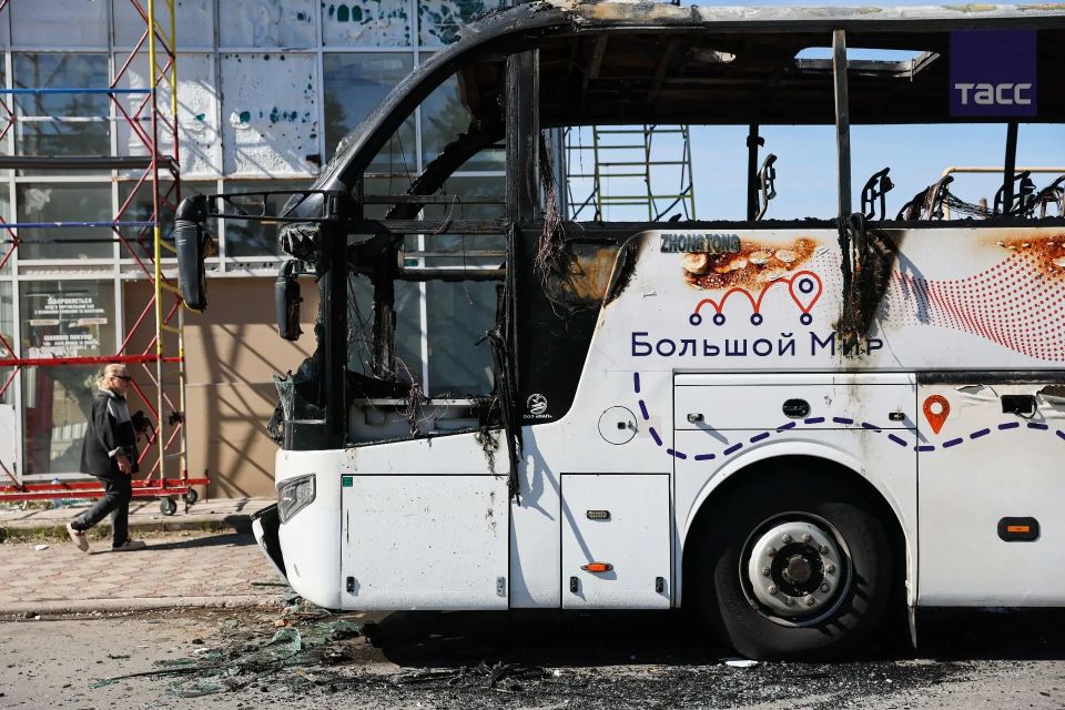 До 8 человек увеличилось число погибших после удара по рейсовому автобусу в ДНР, их тела еще не опознаны, эта работа ведется, заявил глава республики Денис Пушилин До 8 человек увеличилось число погибших после удара по рейсовому автобусу в ДНР, их тела еще не опознаны, эта работа ведется, заявил глава республики Денис Пушилин