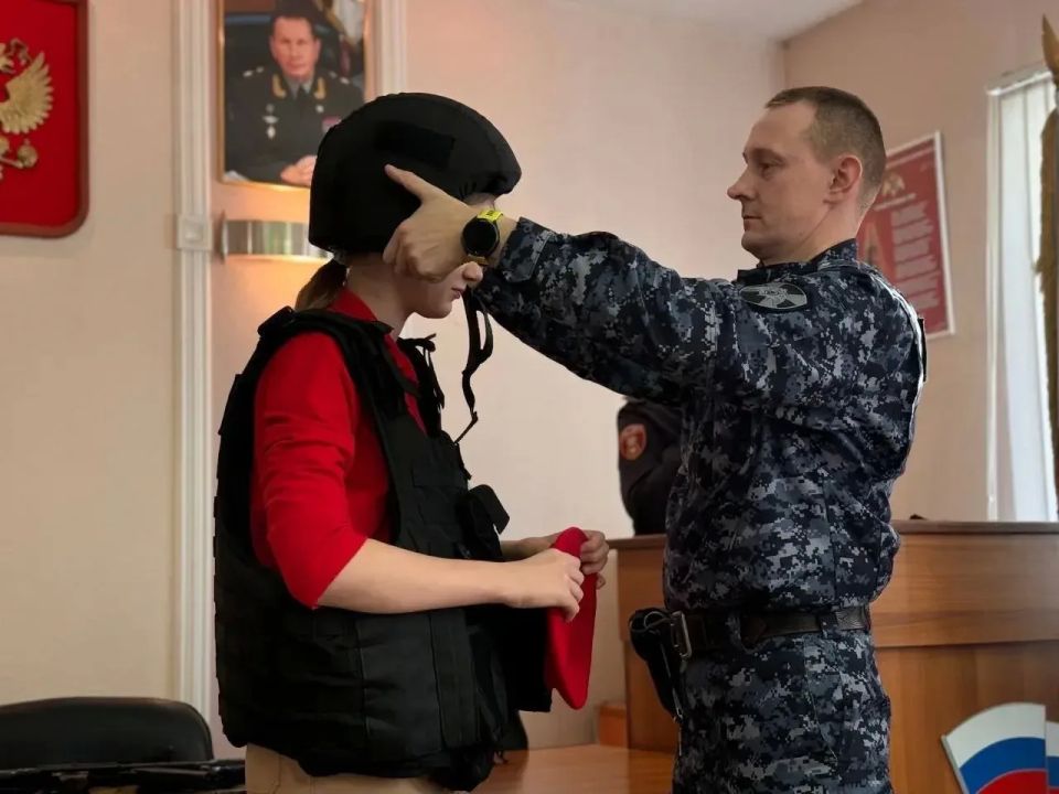 #ЗнайНаших. Сегодня, в Международный день бега, героем рубрики «Знай наших» стал сотрудник Одинцовского отдела вневедомственной охраны старший лейтенант полиции Дмитрий Д. Увлечение бегом на длинные дистанции стало для... #ЗнайНаших. Сегодня, в Международный день бега, героем рубрики «Знай наших» стал сотрудник Одинцовского отдела вневедомственной охраны старший лейтенант полиции Дмитрий Д. Увлечение бегом на длинные дистанции стало для...