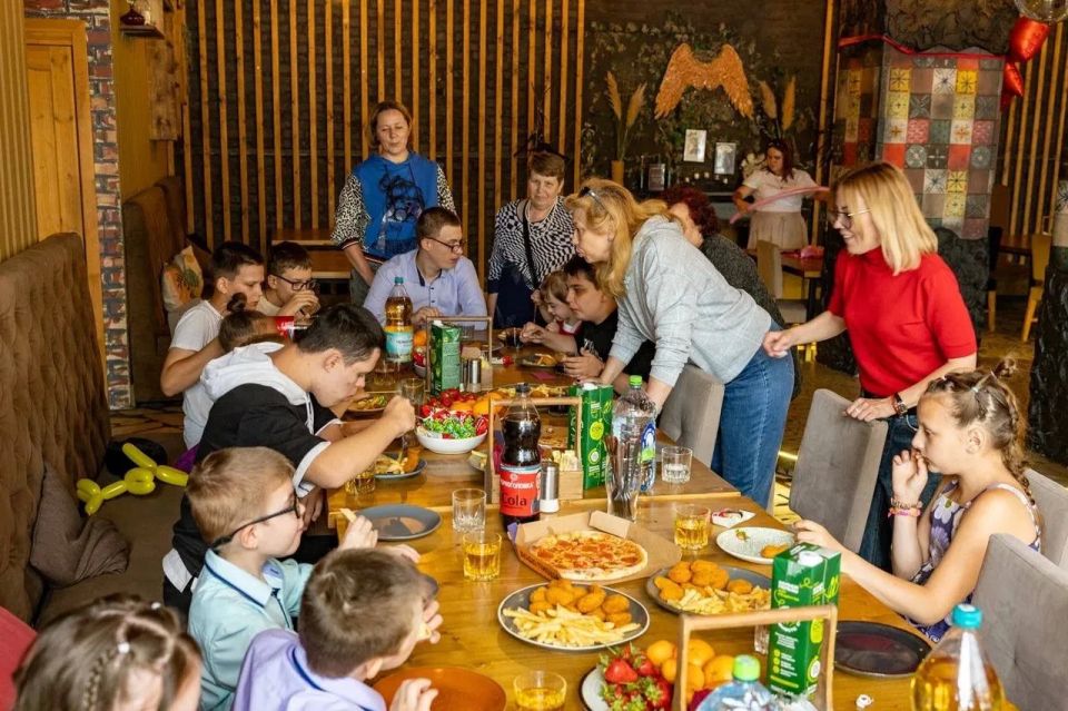 Игры, улыбки и радость. В честь Дня защиты детей в кафе «Барбарис» состоялся праздник для ребят с ограниченными возможностями здоровья Игры, улыбки и радость. В честь Дня защиты детей в кафе «Барбарис» состоялся праздник для ребят с ограниченными возможностями здоровья