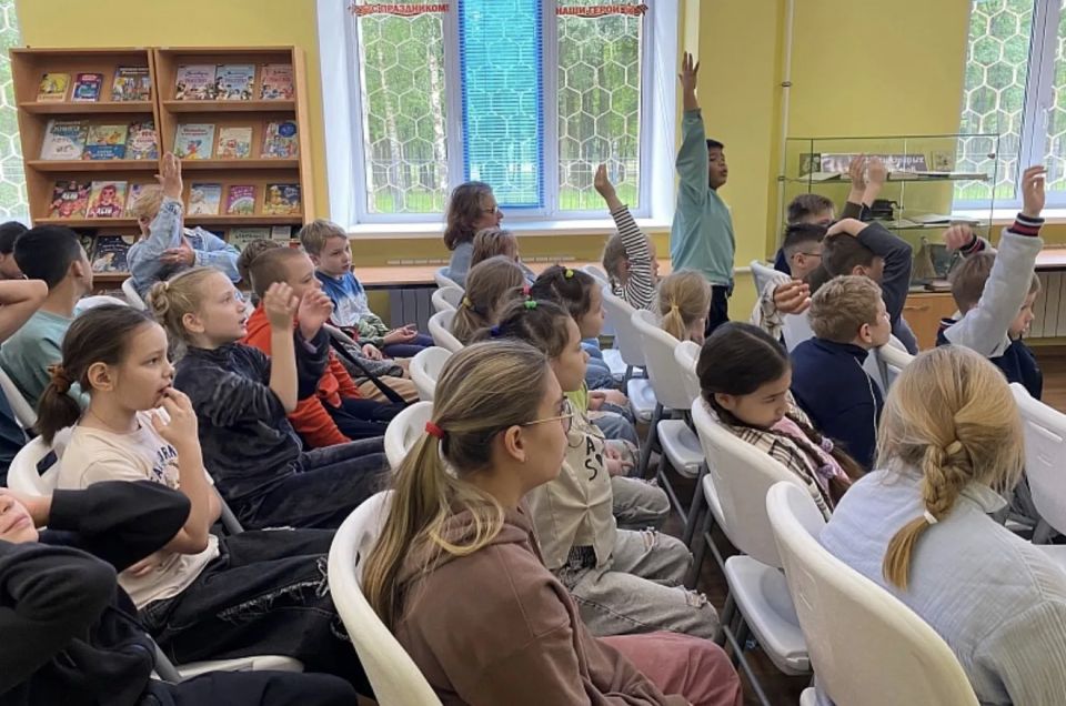В преддверии Пушкинского дня в Центральной детской библиотеке для участников летних творческих смен прошёл литературный час «В волшебной пушкинской стране» В преддверии Пушкинского дня в Центральной детской библиотеке для участников летних творческих смен прошёл литературный час «В волшебной пушкинской стране»