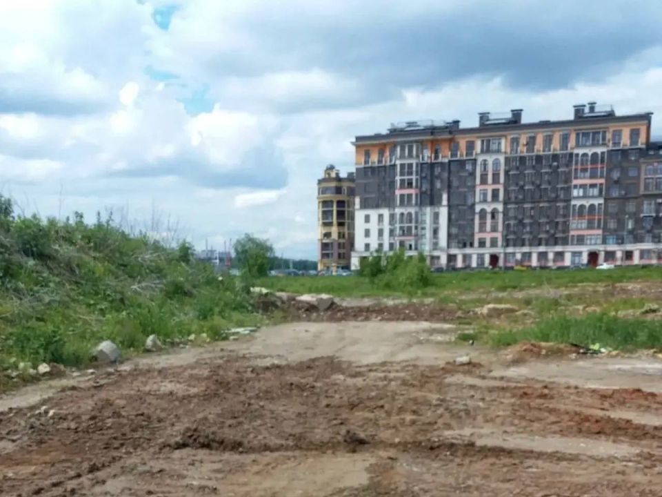 На территории Ленинского городского округа по обращению жителей ЖК «Видный город» по улице Галины Вишневской, дом 12, корпус 1 был устранён потенциально опасный элемент на тротуарной зоне – металлический остаток крепления... На территории Ленинского городского округа по обращению жителей ЖК «Видный город» по улице Галины Вишневской, дом 12, корпус 1 был устранён потенциально опасный элемент на тротуарной зоне – металлический остаток крепления...