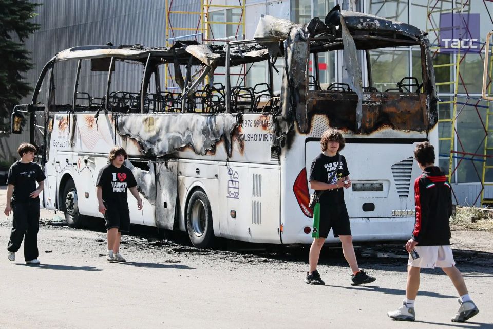До 8 человек увеличилось число погибших после удара по рейсовому автобусу в ДНР, их тела еще не опознаны, эта работа ведется, заявил глава республики Денис Пушилин До 8 человек увеличилось число погибших после удара по рейсовому автобусу в ДНР, их тела еще не опознаны, эта работа ведется, заявил глава республики Денис Пушилин
