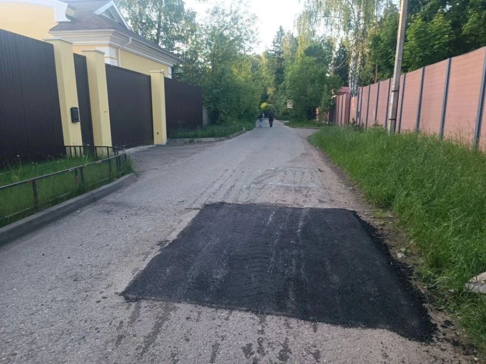 В городе продолжаются ремонтные работы по восстановлению дорожного полотна В городе продолжаются ремонтные работы по восстановлению дорожного полотна