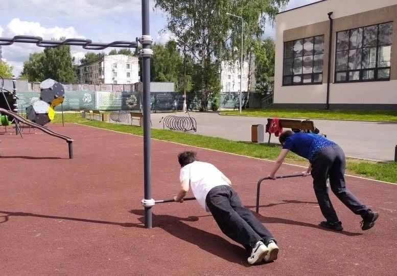 Все в строй: в школе № 7 проходят военные сборы для 10-классников Все в строй: в школе № 7 проходят военные сборы для 10-классников