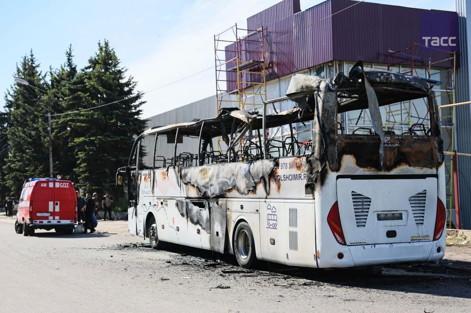 До 8 человек увеличилось число погибших после удара по рейсовому автобусу в ДНР, их тела еще не опознаны, эта работа ведется, заявил глава республики Денис Пушилин До 8 человек увеличилось число погибших после удара по рейсовому автобусу в ДНР, их тела еще не опознаны, эта работа ведется, заявил глава республики Денис Пушилин