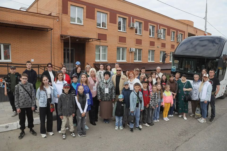 Семьи участников СВО отправились на экскурсию в Национальный центр «Россия» в Москву
