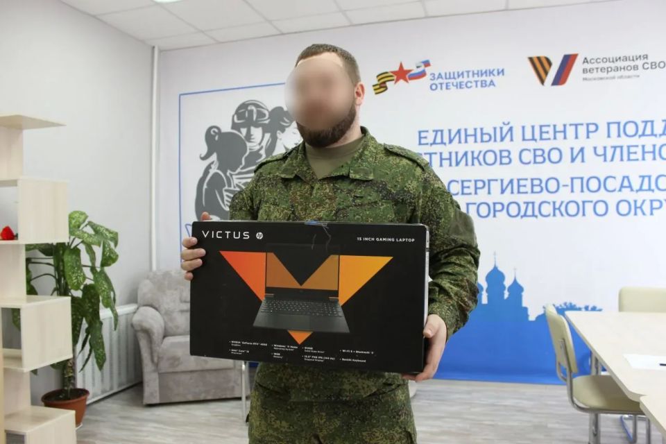На днях нашему бойцу с позывным «Молот» передали ноутбук