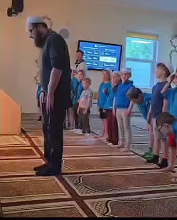 6-8-летних английских детей воспитывают в исламской вере в детском лагере