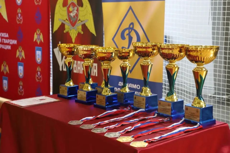 Команда подмосковного главка Росгвардии завоевала «серебро» на чемпионате Центрального округа Росгвардии по служебному биатлону Команда подмосковного главка Росгвардии завоевала «серебро» на чемпионате Центрального округа Росгвардии по служебному биатлону