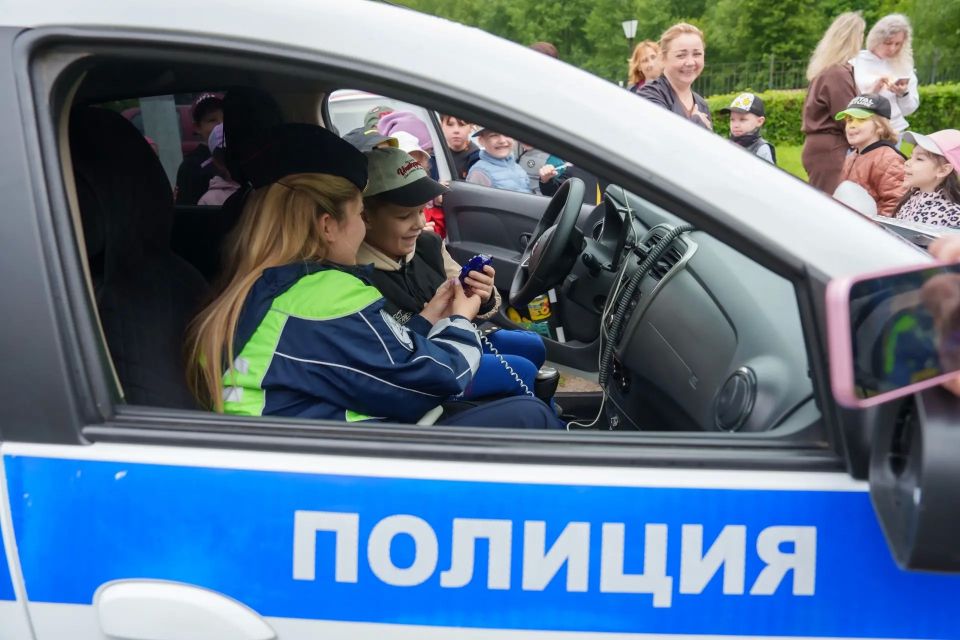 Безопасность на дорогах: депутат Юлия Ишкова организовала интерактивную встречу детей и представителей ГИБДД Безопасность на дорогах: депутат Юлия Ишкова организовала интерактивную встречу детей и представителей ГИБДД