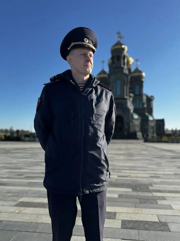 #ЗнайНаших. Сегодня, в Международный день бега, героем рубрики «Знай наших» стал сотрудник Одинцовского отдела вневедомственной охраны старший лейтенант полиции Дмитрий Д. Увлечение бегом на длинные дистанции стало для... #ЗнайНаших. Сегодня, в Международный день бега, героем рубрики «Знай наших» стал сотрудник Одинцовского отдела вневедомственной охраны старший лейтенант полиции Дмитрий Д. Увлечение бегом на длинные дистанции стало для...