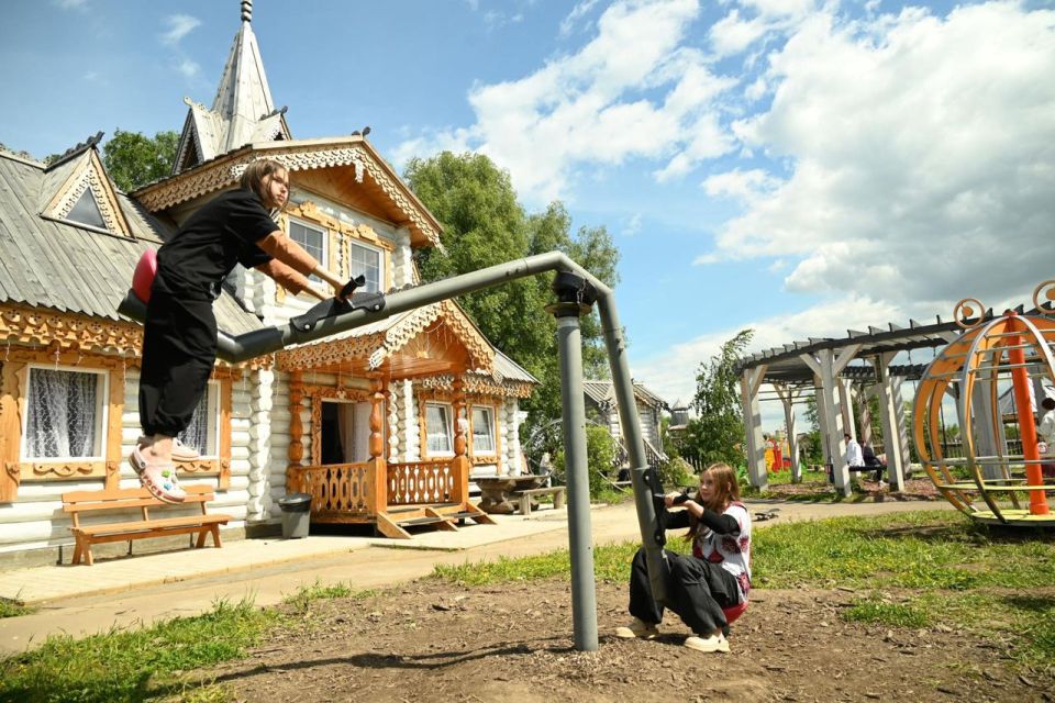В Ленинском городском округе в честь Дня защиты детей организовали большой праздник для семей участников специальной военной операции В Ленинском городском округе в честь Дня защиты детей организовали большой праздник для семей участников специальной военной операции
