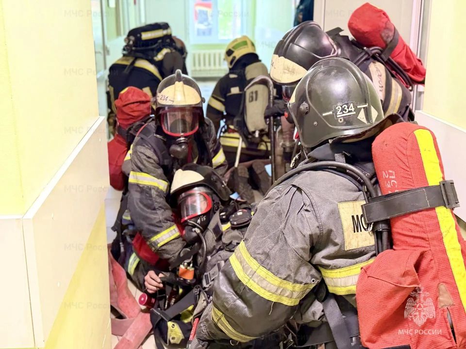 В Можайске прошли пожарно-тактические учения в здании больницы В Можайске прошли пожарно-тактические учения в здании больницы