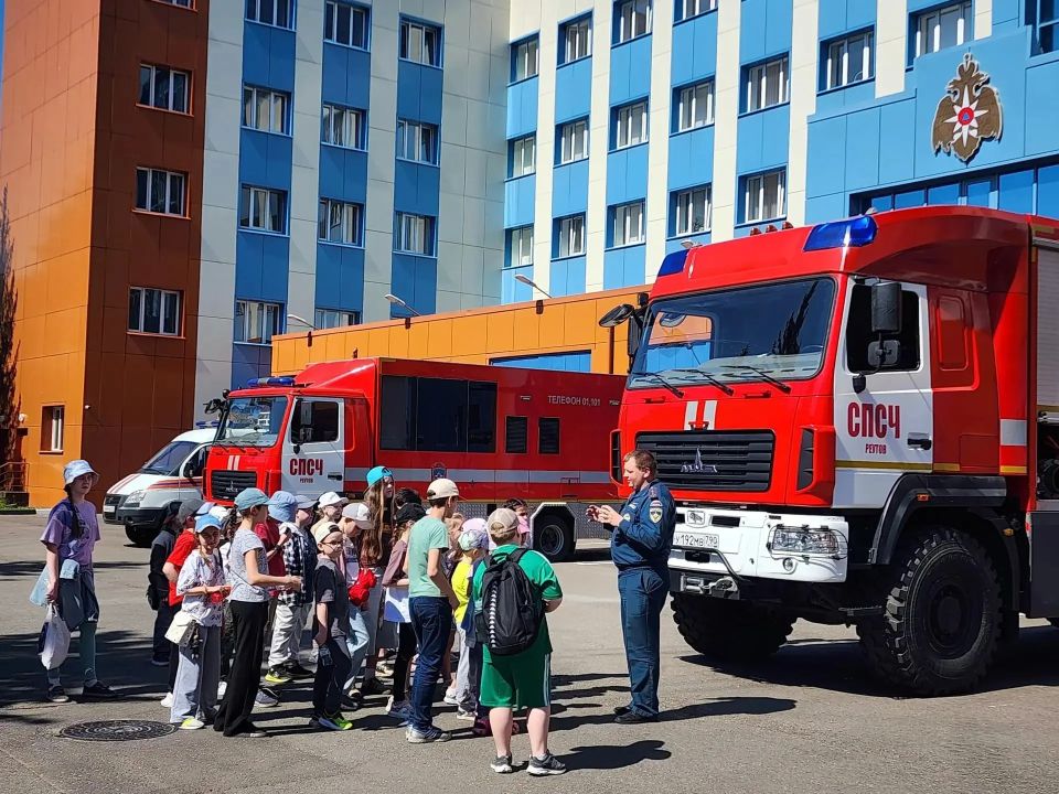 Юные реутовчане познакомились с работой пожарных Юные реутовчане познакомились с работой пожарных