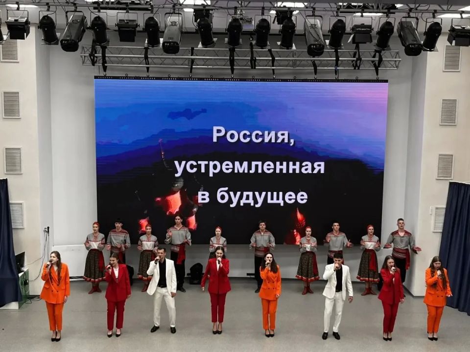 Объединяя русским словом континенты: в РУДН состоялся праздничный концерт студентов Губернского колледжа ко Дню русского языка Объединяя русским словом континенты: в РУДН состоялся праздничный концерт студентов Губернского колледжа ко Дню русского языка