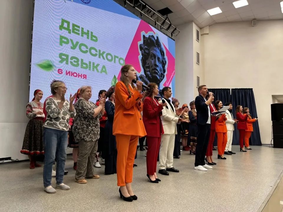Объединяя русским словом континенты: в РУДН состоялся праздничный концерт студентов Губернского колледжа ко Дню русского языка Объединяя русским словом континенты: в РУДН состоялся праздничный концерт студентов Губернского колледжа ко Дню русского языка