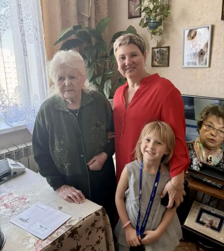 Сегодня поздравила с 103-летием ветерана Великой Отечественной войны, Почётного гражданина Сергиево-Посадского округа Ирину Александровну Моисееву Сегодня поздравила с 103-летием ветерана Великой Отечественной войны, Почётного гражданина Сергиево-Посадского округа Ирину Александровну Моисееву