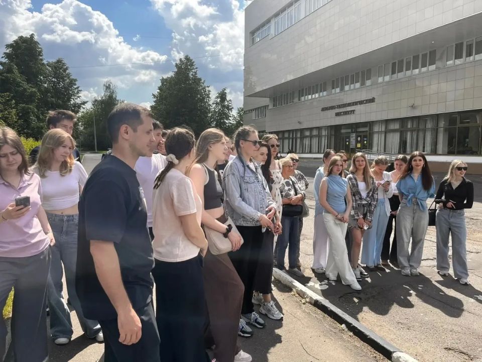 Объединяя русским словом континенты: в РУДН состоялся праздничный концерт студентов Губернского колледжа ко Дню русского языка Объединяя русским словом континенты: в РУДН состоялся праздничный концерт студентов Губернского колледжа ко Дню русского языка