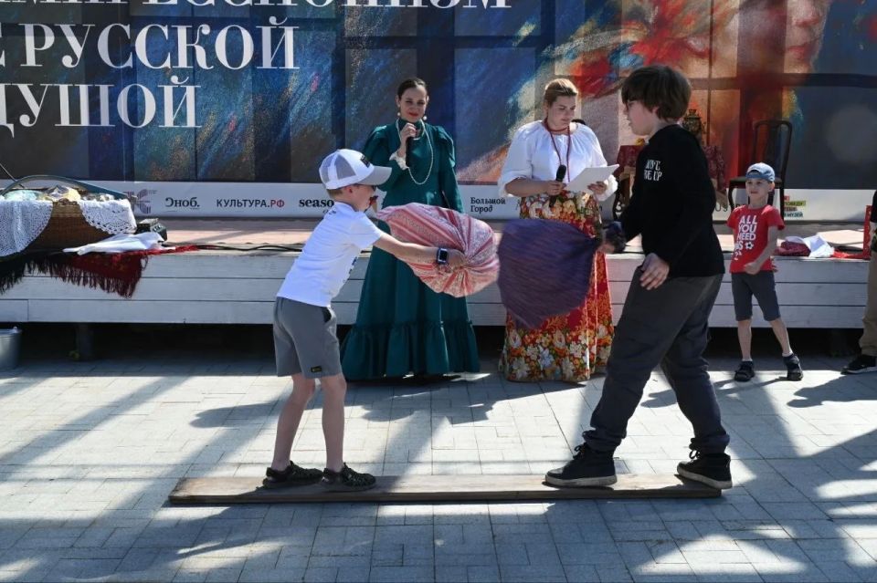 В Серпуховском историко-художественном музее состоялся фестиваль «Купеческий вкус» — праздник, который ежегодно напоминает: наши купцы — не просто фамилии в истории Серпухова В Серпуховском историко-художественном музее состоялся фестиваль «Купеческий вкус» — праздник, который ежегодно напоминает: наши купцы — не просто фамилии в истории Серпухова