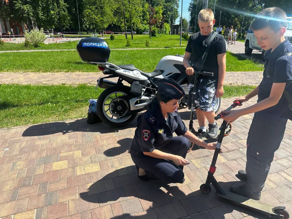 В рамках профилактического мероприятия «Внимание — дети!» сотрудники Госавтоинспекции по г.о. Электросталь отправились в парк «Восточный», чтобы проверить, насколько хорошо ребята знают правила дорожной грамотности В рамках профилактического мероприятия «Внимание — дети!» сотрудники Госавтоинспекции по г.о. Электросталь отправились в парк «Восточный», чтобы проверить, насколько хорошо ребята знают правила дорожной грамотности