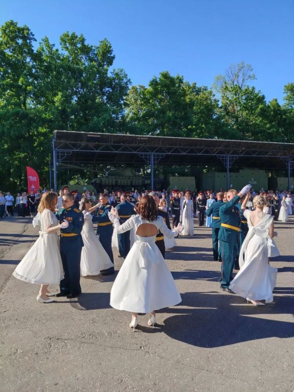 Ежегодный кадетский бал прошел в Красногорске Ежегодный кадетский бал прошел в Красногорске