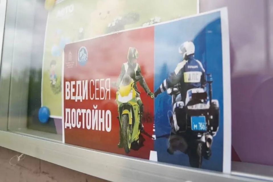 Сотрудники Госавтоинспекции Павлово-Посадского округа совместно с коллегами из 5-го батальона 2-го полка ДПС также провели профилактические беседы с жителями и гостями местных СНТ Сотрудники Госавтоинспекции Павлово-Посадского округа совместно с коллегами из 5-го батальона 2-го полка ДПС также провели профилактические беседы с жителями и гостями местных СНТ