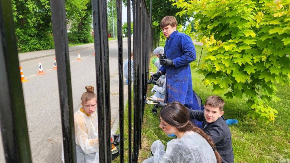 Более 1100 школьников Подольска приступили к работе в трудовых бригадах Более 1100 школьников Подольска приступили к работе в трудовых бригадах
