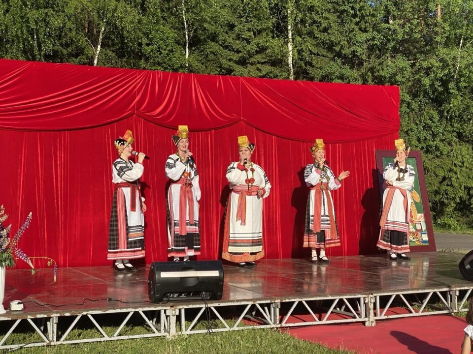 А вот фестиваль народного творчества, промыслов и искусства в Софрино, приуроченный в этом году ко Дню рождения А.С. Пушкина А вот фестиваль народного творчества, промыслов и искусства в Софрино, приуроченный в этом году ко Дню рождения А.С. Пушкина