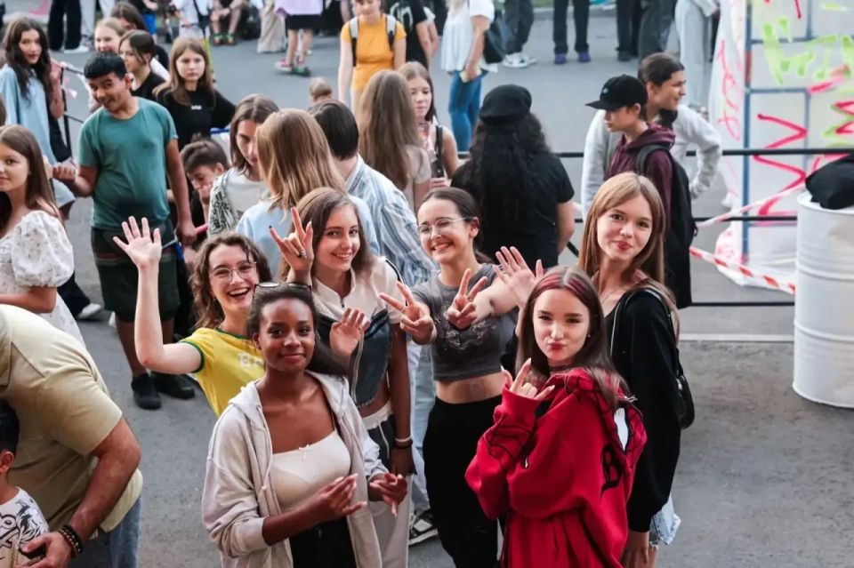 Подмосковье = Любовь. День молодёжи-2026 уже на пороге! 27 июня всё Подмосковье превратится в эпицентр молодёжного движа! Праздник прокатится по всем городам области под единым слоганом «Мечта Подмосковье = Любовь. День молодёжи-2026 уже на пороге! 27 июня всё Подмосковье превратится в эпицентр молодёжного движа! Праздник прокатится по всем городам области под единым слоганом «Мечта