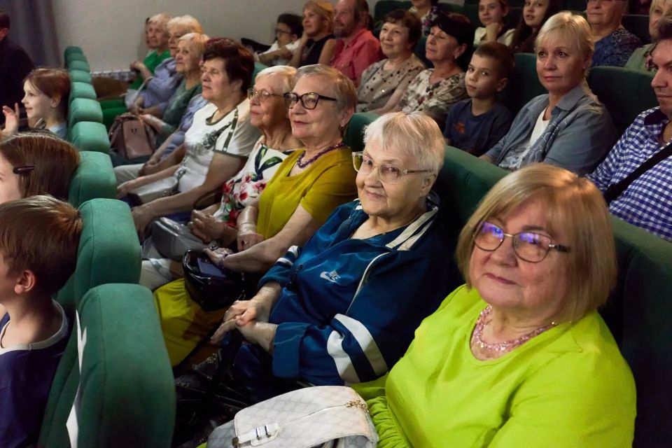 Народный коллектив ансамбль русской песни «Чебатуха» отметил 35летний юбилей Народный коллектив ансамбль русской песни «Чебатуха» отметил 35летний юбилей
